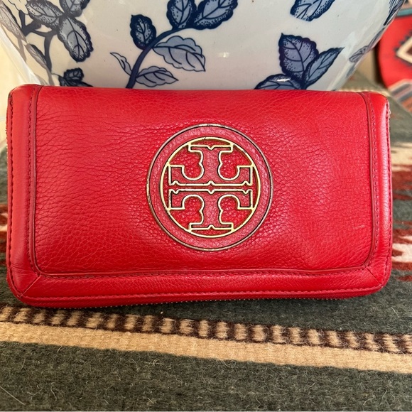 Tory Burch Amanda Red Leather Zip Continental Wallet $275 - Picture 1 of 12